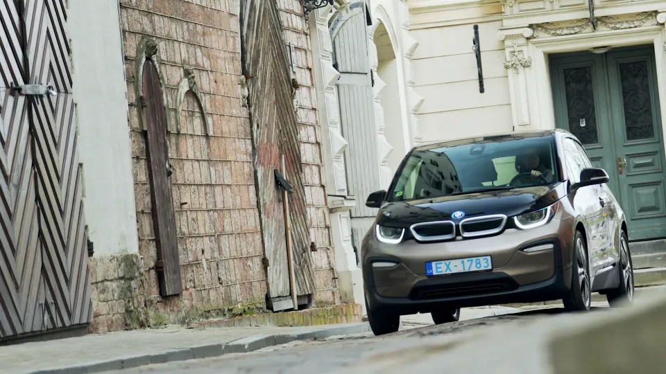 BMW i3 Pavasara reklāmas video, ko producējusi un filmējusi studija Riga Riot Films.